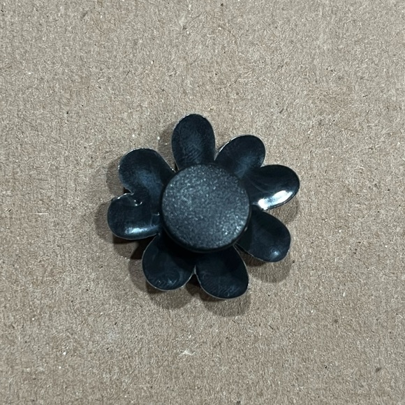 3/$10 Leopard print flower ๐ธ Croc Charms. - Picture 2 of 2